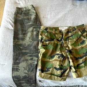 2 CAMOUFLAGE Cargo shorts.Brands: Banana Republic and Smoke Rise.Sizes: 32 + 34.